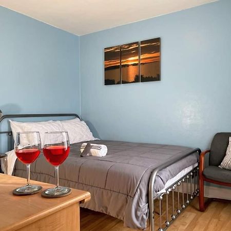 2 Bedroom Apt Near Great Lakes Naval Base And 6 Flags ウォキーガン エクステリア 写真