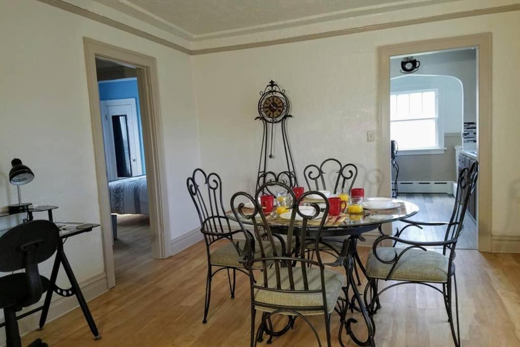 2 Bedroom Apt Near Great Lakes Naval Base And 6 Flags ウォキーガン エクステリア 写真