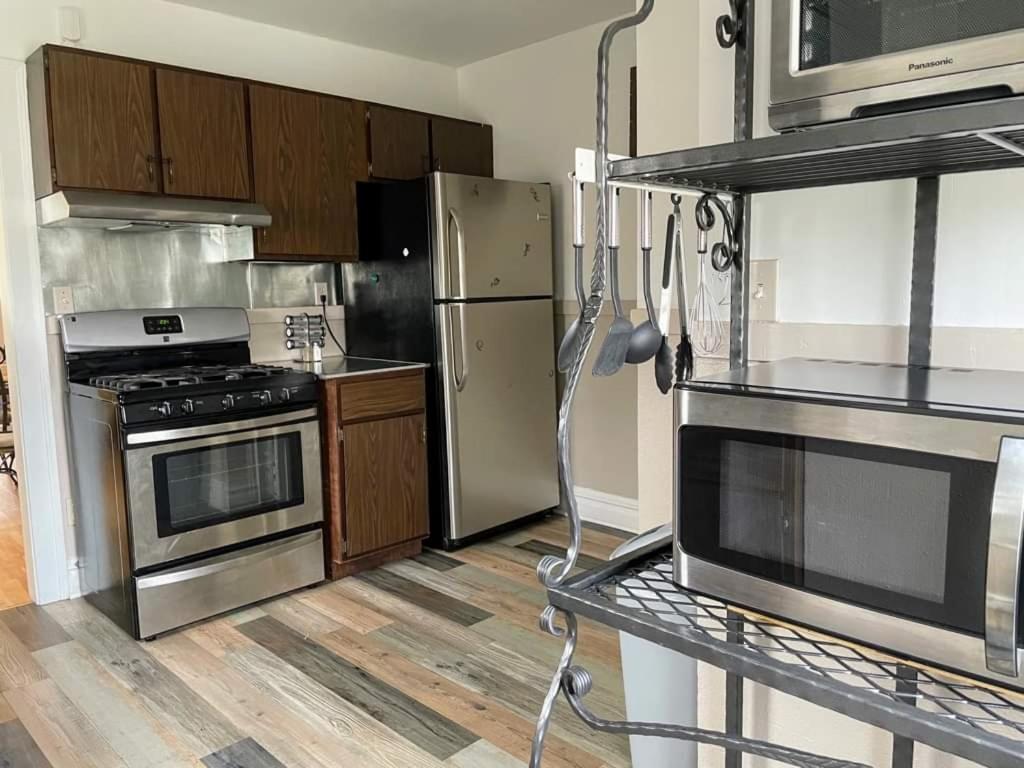 2 Bedroom Apt Near Great Lakes Naval Base And 6 Flags ウォキーガン エクステリア 写真