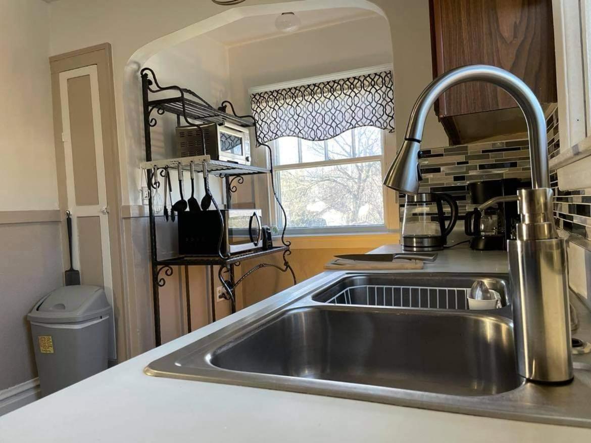 2 Bedroom Apt Near Great Lakes Naval Base And 6 Flags ウォキーガン エクステリア 写真