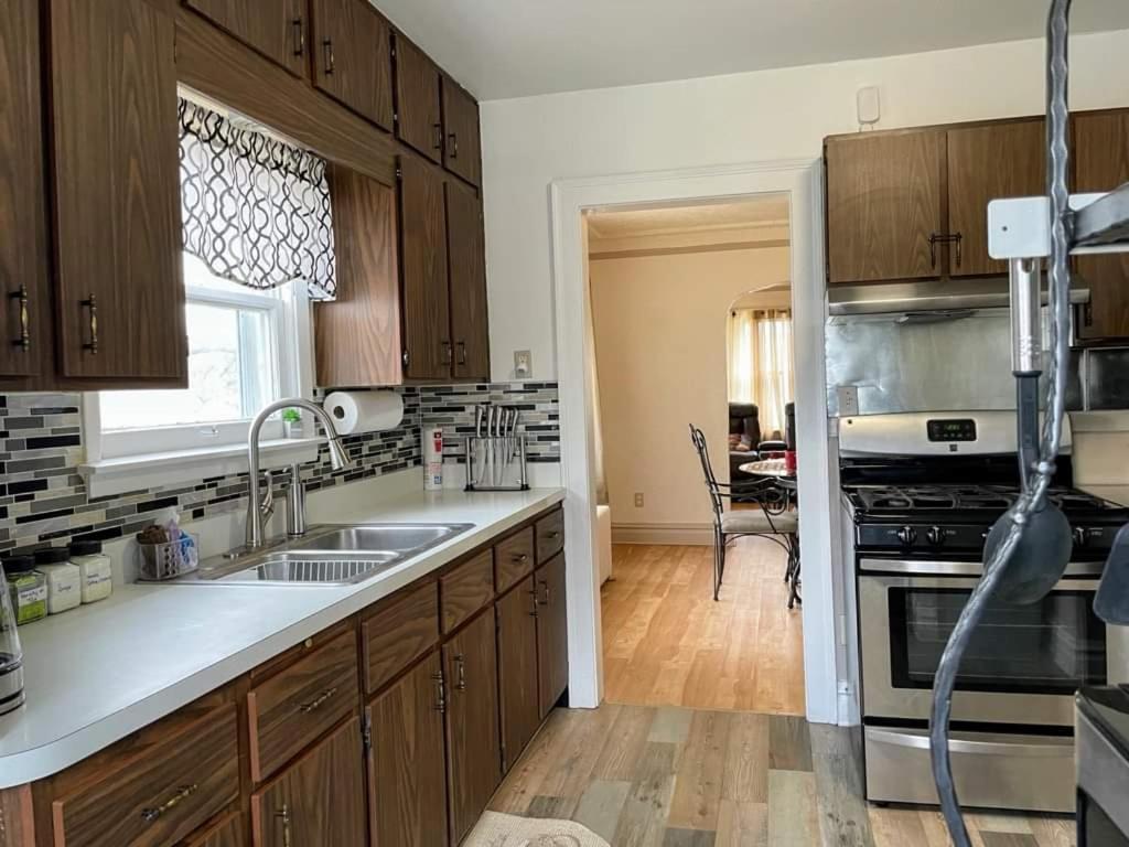 2 Bedroom Apt Near Great Lakes Naval Base And 6 Flags ウォキーガン エクステリア 写真