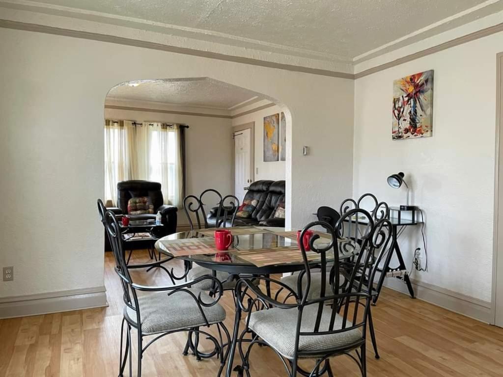 2 Bedroom Apt Near Great Lakes Naval Base And 6 Flags ウォキーガン エクステリア 写真