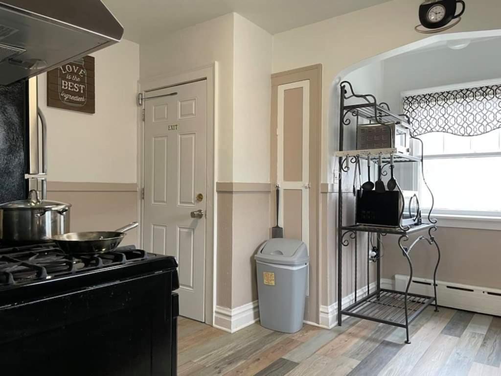 2 Bedroom Apt Near Great Lakes Naval Base And 6 Flags ウォキーガン エクステリア 写真