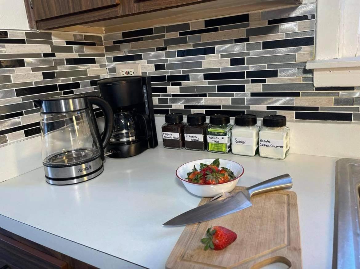 2 Bedroom Apt Near Great Lakes Naval Base And 6 Flags ウォキーガン エクステリア 写真