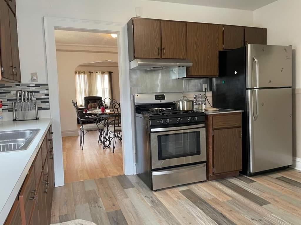 2 Bedroom Apt Near Great Lakes Naval Base And 6 Flags ウォキーガン エクステリア 写真